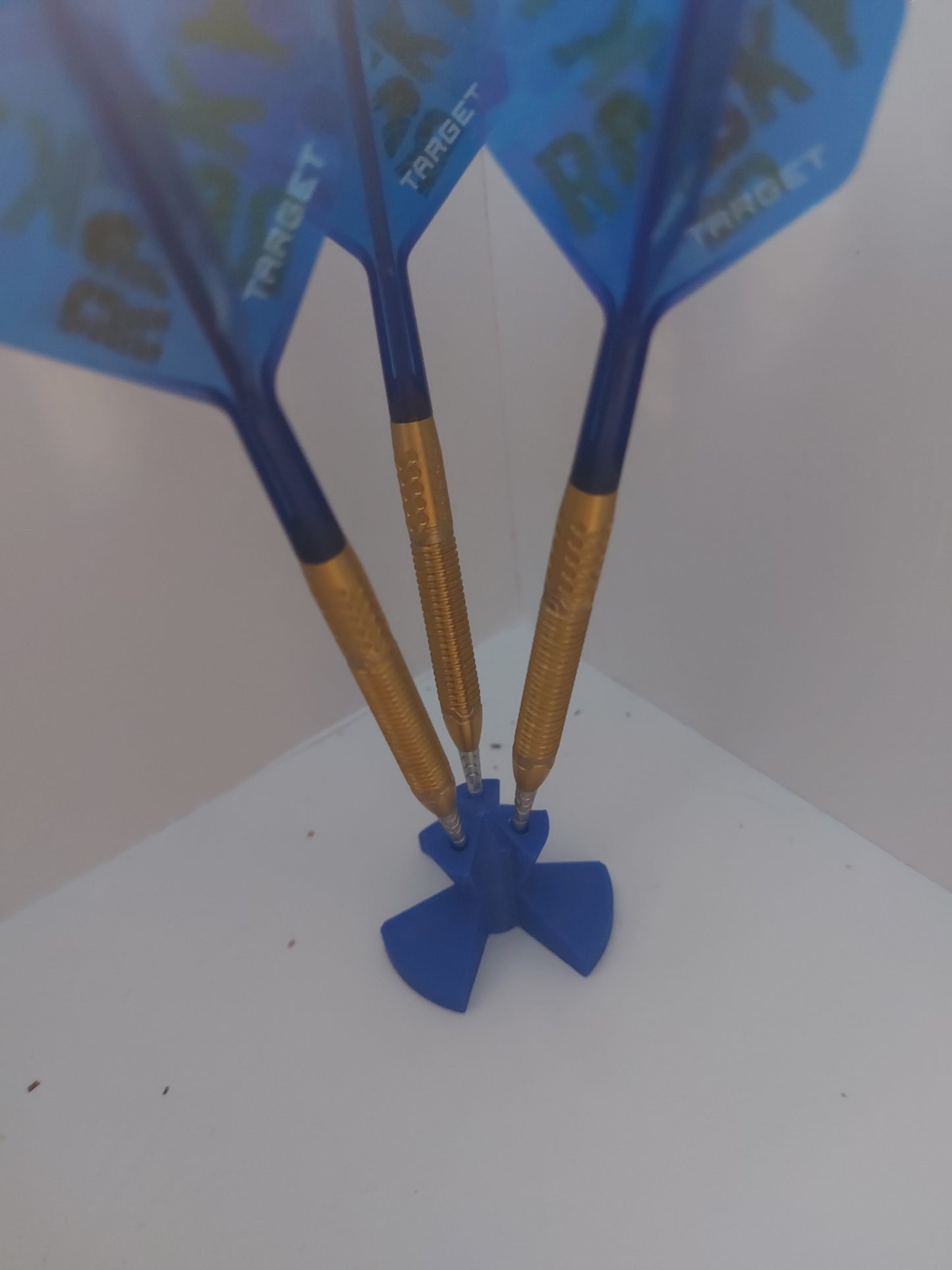 Darts stand , Holds 3 darts
